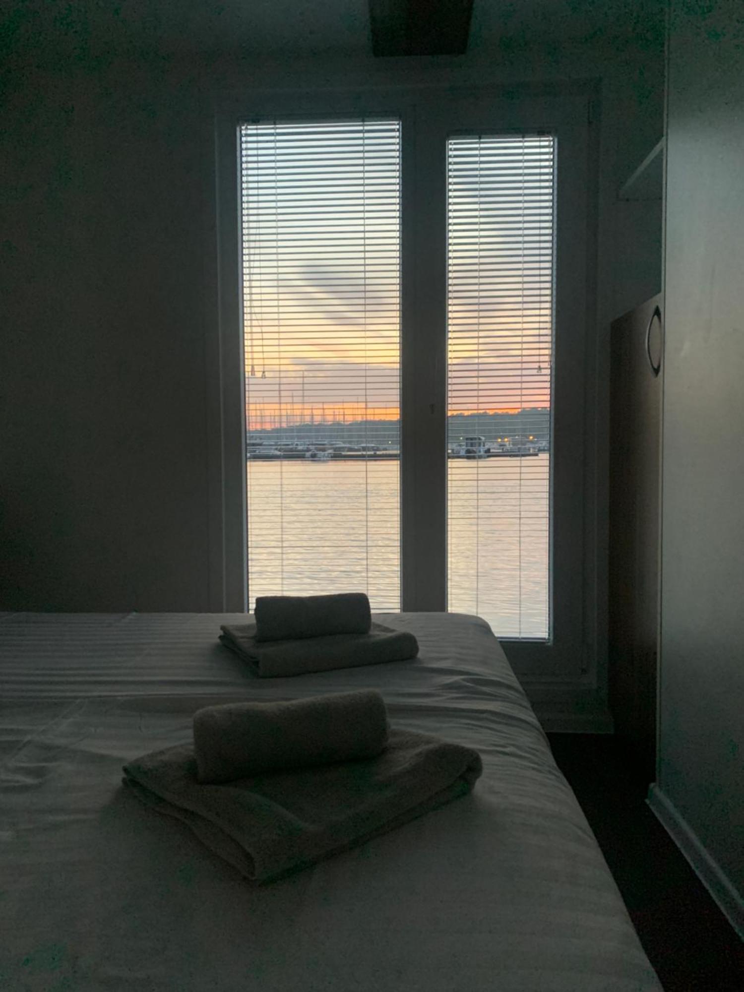 Villa House Boat Oliva - Floating House Pula Exterior foto